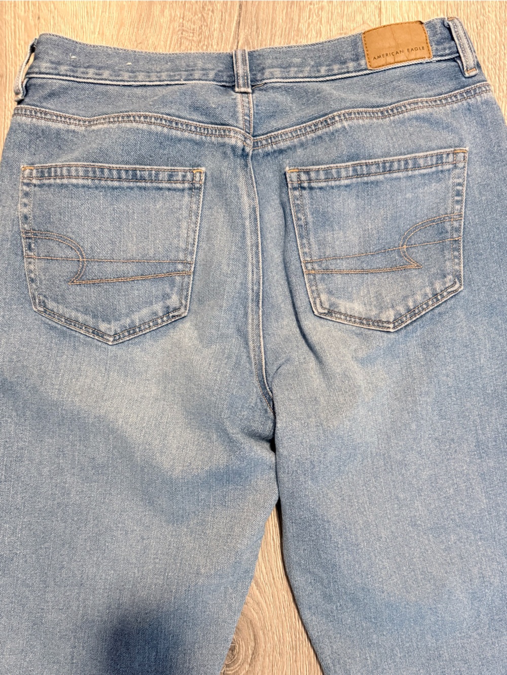American Eagle Outfitters Light Wash High-Rise Cropped Jeans - Picture 7 of 8